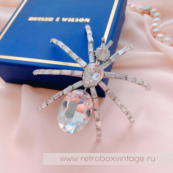 BUTTLER AND WILSON Брошь наплечная «Кристальный паучок: огранка багет»