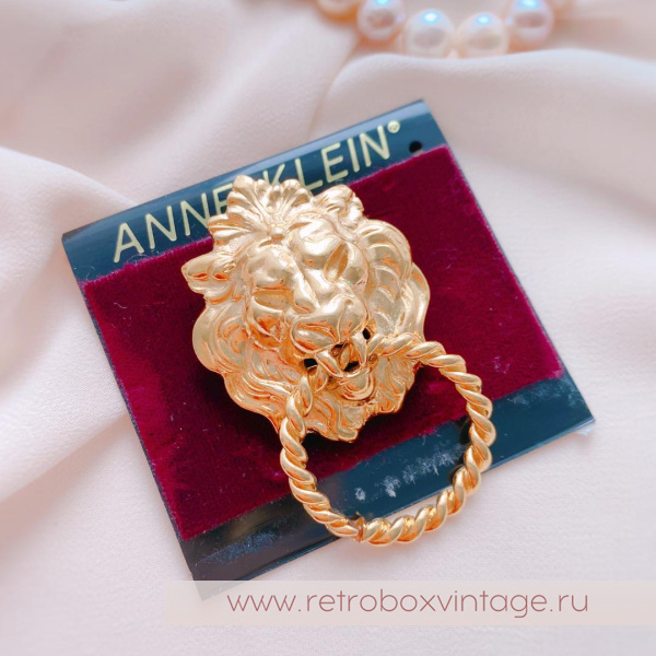 ANNE KLEIN Брошь «Лев с кольцом»