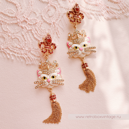 RITZY COUTURE Серьги «Белая королева кошек: золото» с кисточкой RITZY COUTURE Серьги «Белая королева кошек: золото» с кисточкой