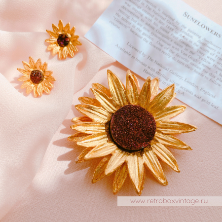 Серьги продаются отдельно