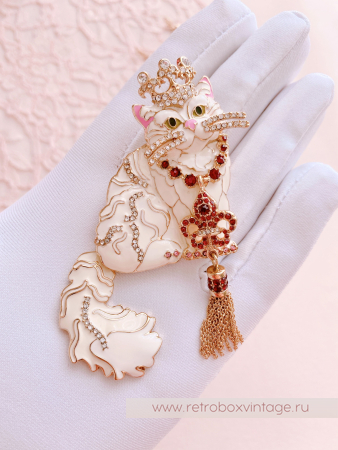 RITZY COUTURE Брошь-кулон «Белая королева кошек: золото»