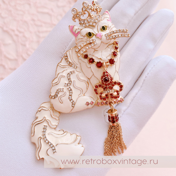 RITZY COUTURE Брошь-кулон «Белая королева кошек: золото» RITZY COUTURE Брошь-кулон «Белая королева кошек: золото»