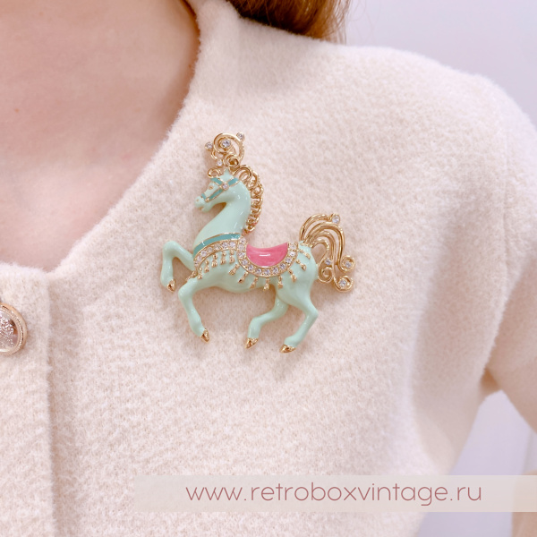 BOB MACKIE Брошь «Царская лошадь: мятная»