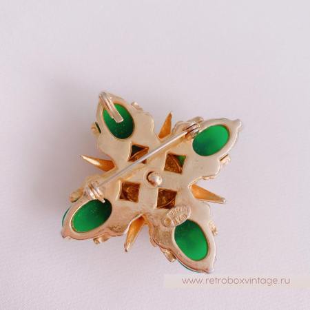 BENEDIKT N.Y. Брошь «Мальтийский крест изумруд»
