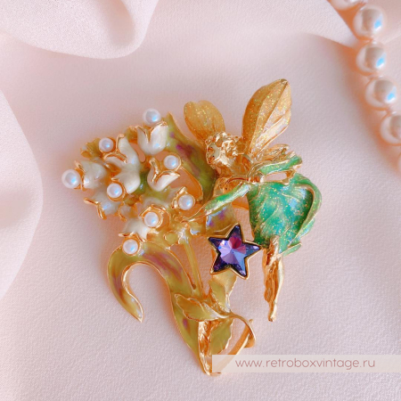 KIRKS FOLLY Брошь «Жемчужная фея ландышей в розовом платье»