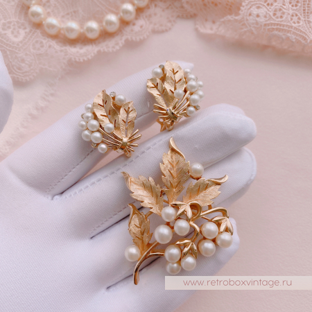 TRIFARI Брошь «Жемчужная земляника»