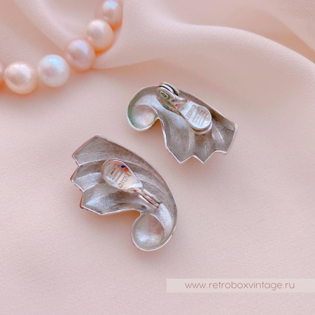 MONET Клипсы «Серебристые завитки»