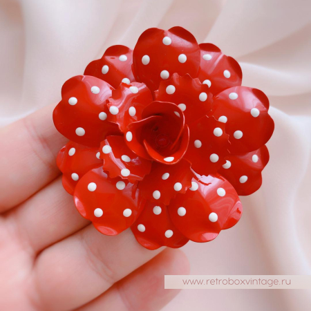 JOAN RIVERS Брошь «Красный цветок в горошек»