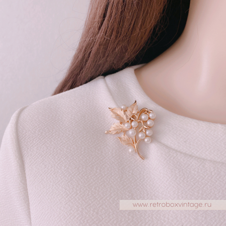 TRIFARI Брошь «Жемчужная земляника»