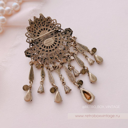 SWEET ROMANCE Брошь «Королева кошек: розово-пурпурные кристаллы»