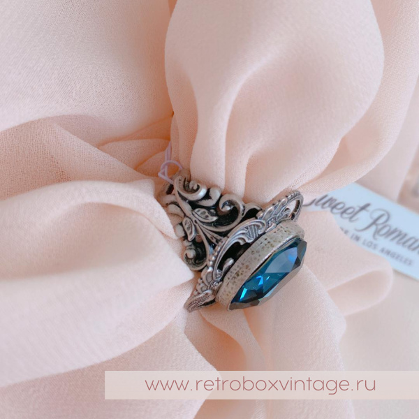 SWEET ROMANCE Кольцо «Одетта: королевский синий в серебре»