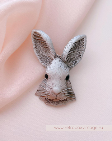 JJ / JONET JEWELRY Брошь «Лунный заяц: серебро»