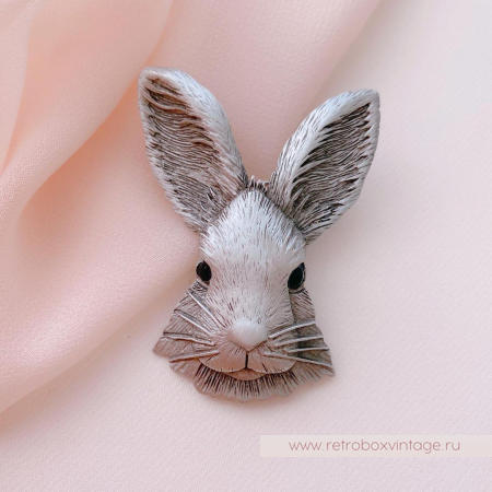 JJ / JONET JEWELRY Брошь «Лунный заяц: серебро»