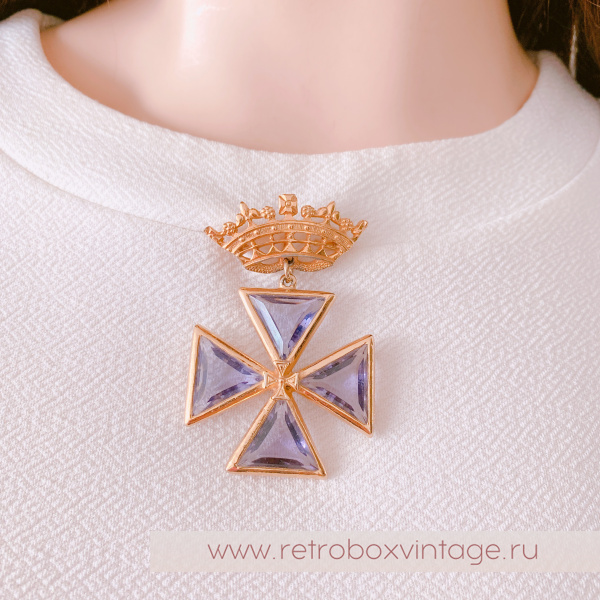 ACCESSOCRAFT Брошь-кулон "Символ доблести: орден с крестом и короной" аметист (н/м)