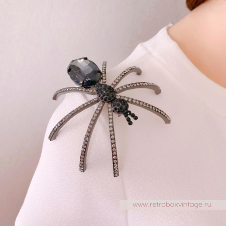 BUTTLER AND WILSON Брошь «Дымчатый паучок на удачу»