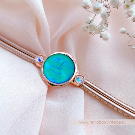 KIRKS FOLLY Браслет «Лунный свет: изумрудный хамелеон в розовом золоте на кожаном ремешке»