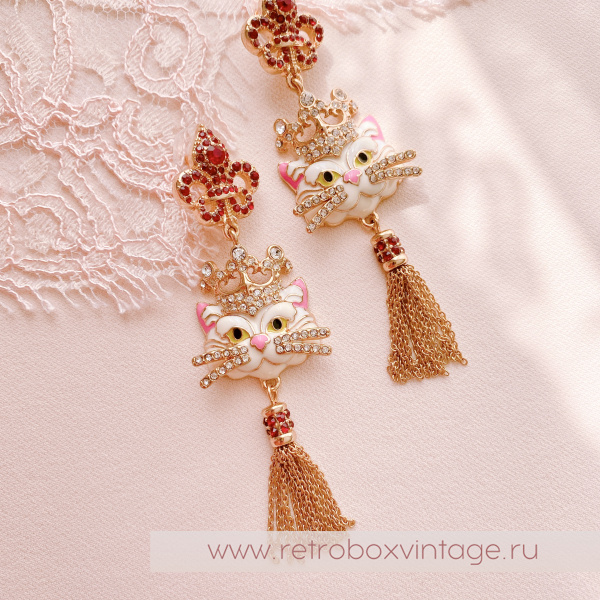 RITZY COUTURE Серьги «Белая королева кошек: золото» с кисточкой RITZY COUTURE Серьги «Белая королева кошек: золото» с кисточкой