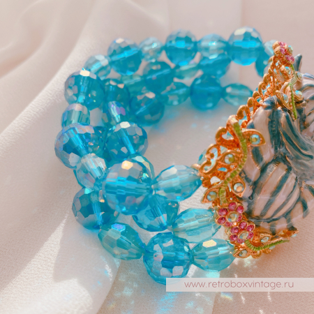 KIRKS FOLLY Браслет-стрейч «Чеширский кот» на голубых бусах: Коллекция «Алиса в стране чудес»