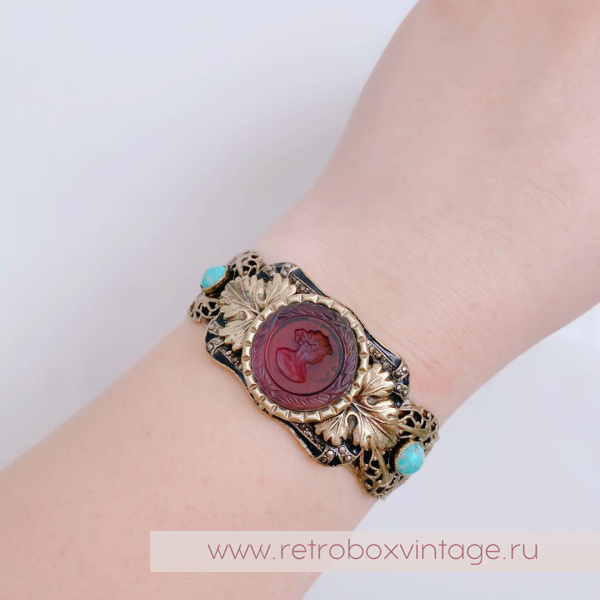 SWEET ROMANCE Браслет-каф с инталией "Богиня Афродита: аметист"