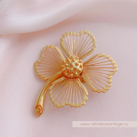 MONET Пара брошей «На удачу: бабочка и клевер»