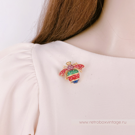 JOAN RIVERS Брошь-часы "Полосатая пчелка" с японским механизмом