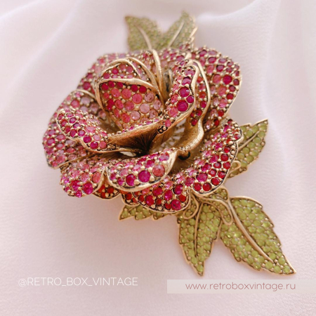 JOAN RIVERS Брошь «Бутон кристальной розы»
