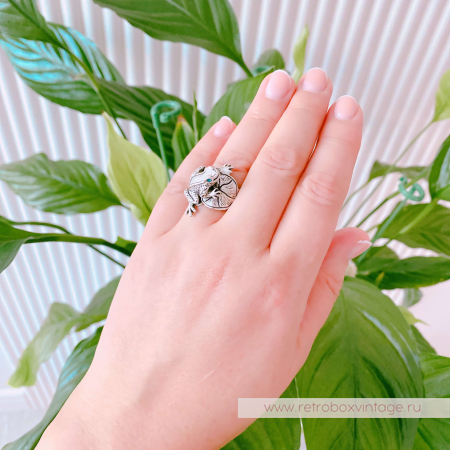 SWEET ROMANCE Кольцо "Лягушка на кувшинке: серебро"
