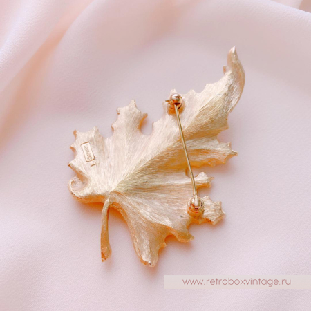 TRIFARI Брошь «Танец кленового листа: золото» TRIFARI Брошь «Танец кленового листа: золото»