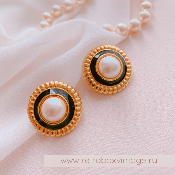 MONET Клипсы "Круглые с жемчужиной: черная эмаль в золоте"