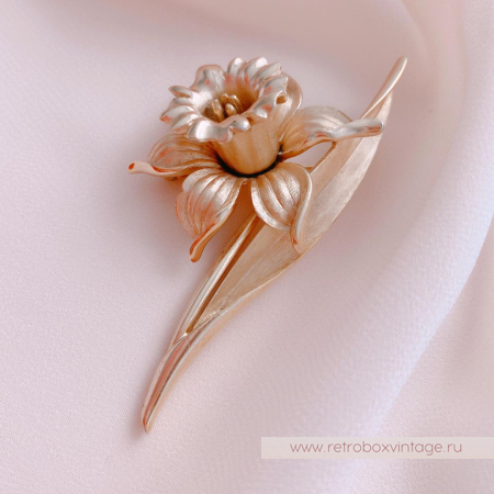 TRIFARI Брошь «Золотой нарцисс»