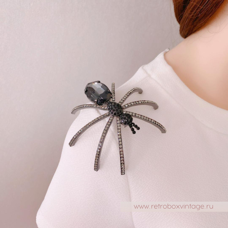 BUTTLER AND WILSON Брошь «Дымчатый паучок на удачу»