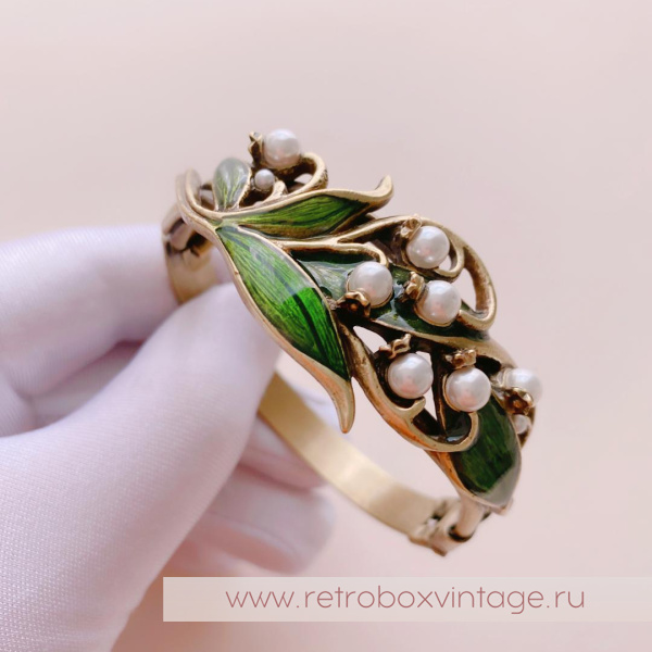 SWEET ROMANCE Браслет-каф «Жемчужные ландыши» SWEET ROMANCE Браслет-каф «Жемчужные ландыши»