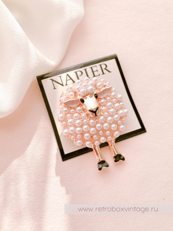 NAPIER Брошь "Жемчужная овечка"