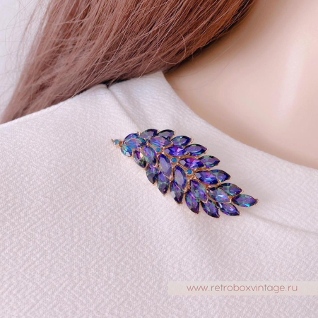 TRIFARI Брошь «Фиолетовое перо» TRIFARI Брошь «Фиолетовое перо»