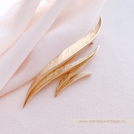 TRIFARI Брошь «Гармония жизни: золото» зигзаг