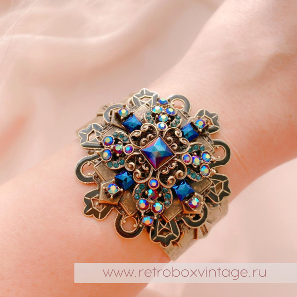 SWEET ROMANCE Браслет-каф «Кассиопея: крест с кристаллами павлин» SWEET ROMANCE Браслет-каф «Кассиопея: крест с кристаллами павлин»