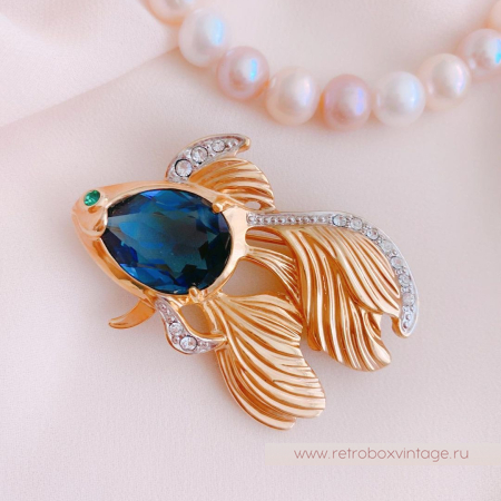 NO NAME Брошь «Золотая рыбка с синим кристаллом» NO NAME Брошь «Золотая рыбка с синим кристаллом»
