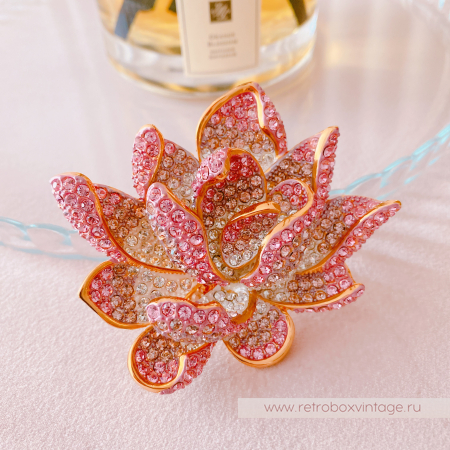 JOAN RIVERS Брошь «Розовый лотос» коллекционная