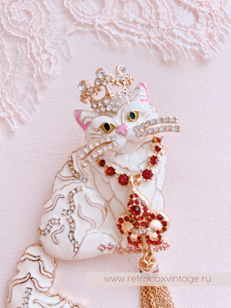 RITZY COUTURE Брошь-кулон «Белая королева кошек: золото»