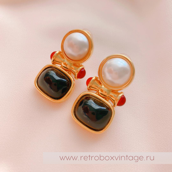 JOAN RIVERS Клипсы «В стиле Шанель: черно-белые»