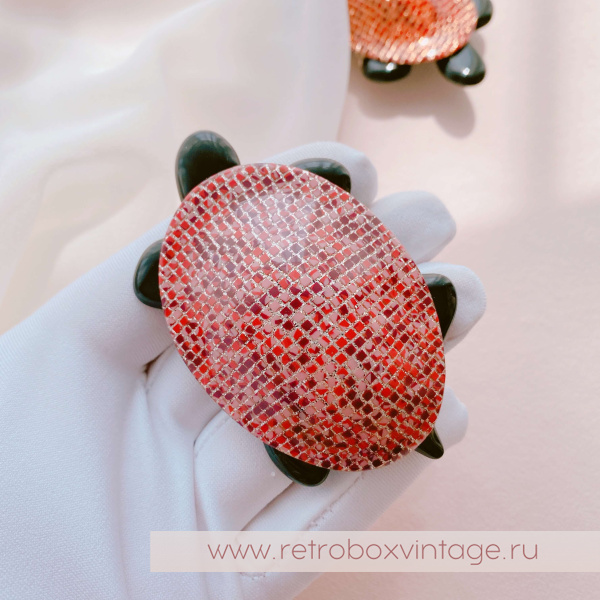 LEA STEIN Брошь «Черепаха: розово-пурпурная мозаика»