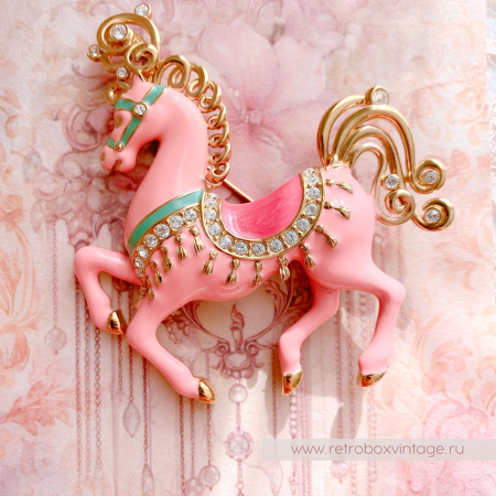 BOB MACKIE Брошь «Царская лошадь: розовая»