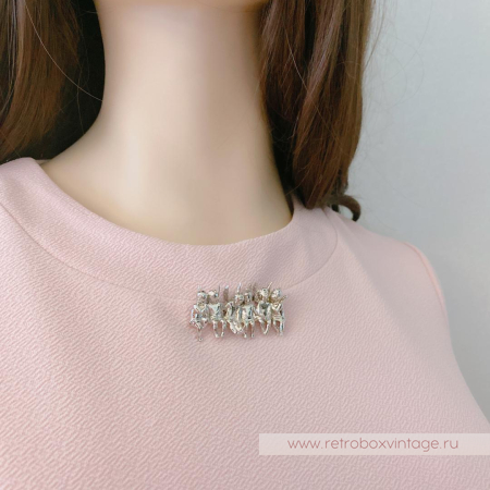 EDGAR BEREBI Брошь-пин «Шесть ангелов в ряд: серебро» EDGAR BEREBI Брошь-пин «Шесть ангелов в ряд: серебро»