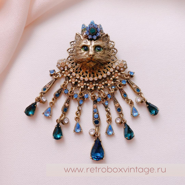 SWEET ROMANCE Брошь «Королева кошек: сине-голубые кристаллы»