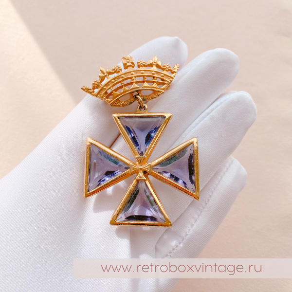 ACCESSOCRAFT Брошь-кулон "Символ доблести: орден с крестом и короной" аметист (н/м)