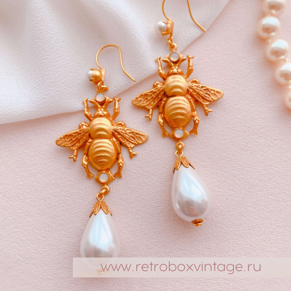 ASKEW LONDON Серьги «Золотые пчелы с жемчужными каплями» застежка-петля ASKEW LONDON Серьги «Золотые пчелы с жемчужными каплями» застежка-петля