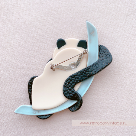 LEA STEIN Брошь «Панда: топленое молоко» черно-оливковый бамбук