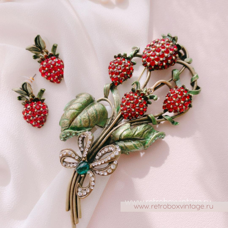 SWEET ROMANCE Брошь «Спелая земляника»