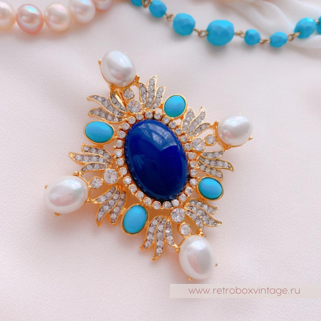 KJL / KENNETH J LANE Брошь-кулон "Аристократка: жемчужная с синим и бирюзовыми кабошонами"