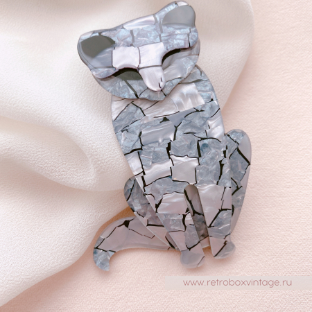 LEA STEIN Брошь «Кот Саша: серый мрамор» темные глазки